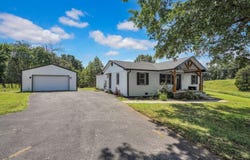 585 Roscoe Veazey Rd, Manitou, KY 42436