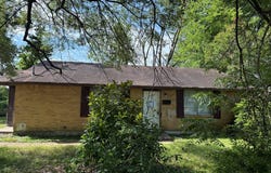 2413 GATHINGS DRIVE, West Memphis, AR 72301