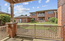 526 Cambridge Court, Munster, IN 46321