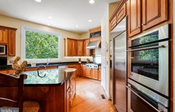 18752 UPPER MEADOW DR, LEESBURG, VA 20176