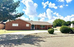 819 Holliday Drive, Plainview, TX 79072