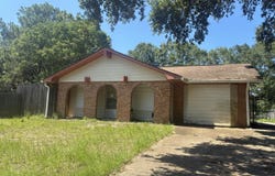 1317 Chalmette Avenue, Ocean Springs, MS 39564