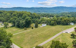 77 Mountain Pass Rd, Blue Ridge, VA 24064