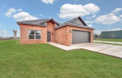 203 3rd St, Elgin, OK 73538