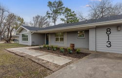 813 Central Ave, Elgin, TX 78621