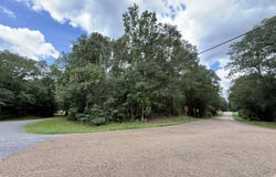 2194 Hwy 570 E, Summit, MS 39666