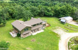 10463 Farm Road 1182, Aurora, MO 65605