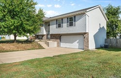 17 Arbor Springs, Troy, IL 62294