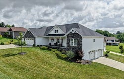 1060 Firman Drive SW, Sugarcreek, OH 44681