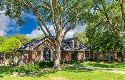 112 Wildwood Drive, DeSoto, TX 75115