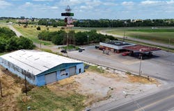 1406 Neptune Drive, Clinton, OK 73601