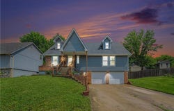 1117 NW ROANOKE Drive, Blue Springs, MO 64015