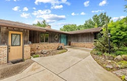 1020 6th Ave SW, Independence, IA 50644
