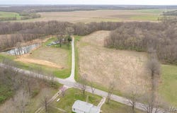 1401 Longbridge Trail, Walshville, IL 62091