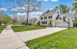 9 Crescent Blvd, Hutchinson, KS 67502