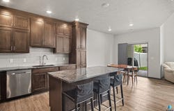2713 E Meadowside Pl, Sioux Falls, SD 57108-3700