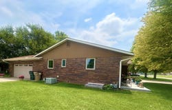 3228 Nutmeg Ln, Hutchinson, KS 67502