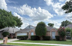 4124 High Crest Drive, Irving, TX 75061