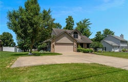 230 Clingan Road, Struthers, OH 44471