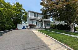 245 E GOLF Avenue, South Plainfield, NJ 07080