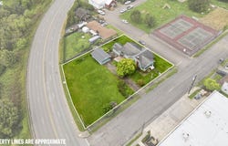 906 C St, MyrtlePoint, OR 97458