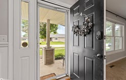900 Knollwood Lane, Mason City, IA 50401