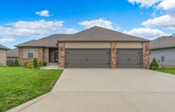 1366 S Marseilles Avenue, Republic, MO 65738