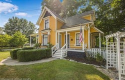 122 S Chestnut Street, Howell, MI 48843