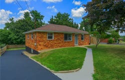 206 Sandy Dr, Shaler, PA 15116