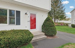 3 Jrs Ln, Franklin, MA 02038