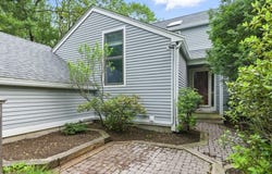 2 Hillside Dr, Wayland, MA 01778