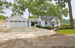 490 S Bear Lake Road, Muskegon, MI 49445