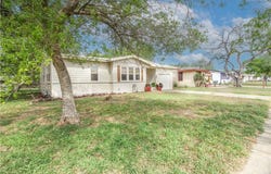 332 S Chiltipin Street, Sinton, TX 78387