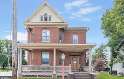 131 HANOVER STREET, NEW OXFORD, PA 17350