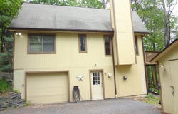 104 Briarwood Drive, Greentown, PA 18426