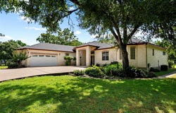 300 E 11th ST, Elgin, TX 78621