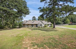 2920 Highland Dr, Russellville, AR 72802