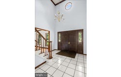 28 MEADOW LANE, PENNINGTON, NJ 08534