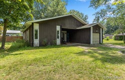 93 N Robinson Street, Lyons, MI 48851