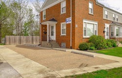 5640 W Carmen Avenue, Chicago, IL 60630