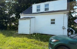 32 Warren Street, Rockland, ME 04841