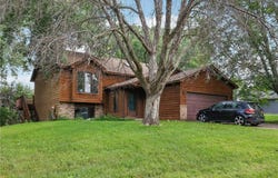 1360 Granite Lane N, Oakdale, MN 55128