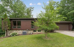 214 Four Seasons Drive, Waterloo, IA 50701