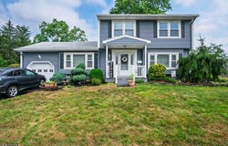 32 Dogwood Dr, Middlesex Boro, NJ 08846-1403