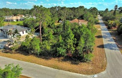 2500 E 9th St, Lehigh Acres, FL 33936