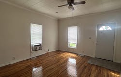 906 S 1St Avenue, Marshalltown, IA 50158