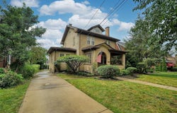 281 Parker Drive, Mt Lebanon, PA 15216