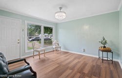 5006 Yew Ln, Louisville, KY 40213