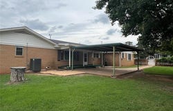 211 S Crockett, Henrietta, TX 76365