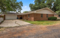 1801 S Florey Avenue, Mount Pleasant, TX 75455
